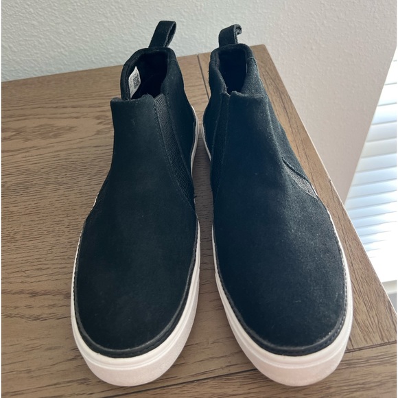 Toms Black Suede Slip-On Boots - Picture 2 of 6